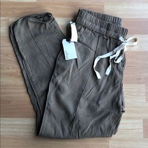 NWT Wilfred Daryl Lyoce Pants in Taupe